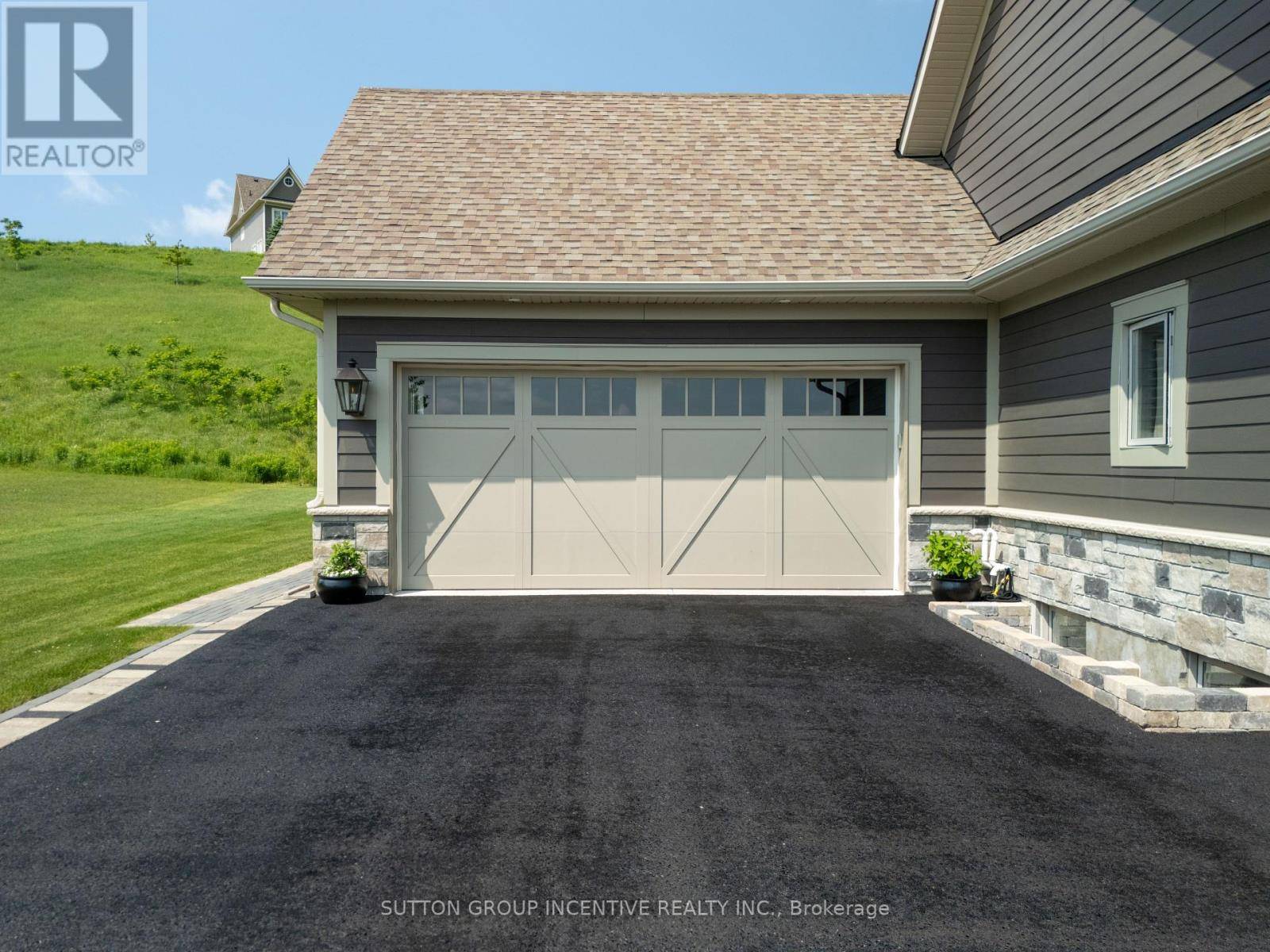 Oro-medonte, ON L0K1E0,22 THOROUGHBRED DRIVE