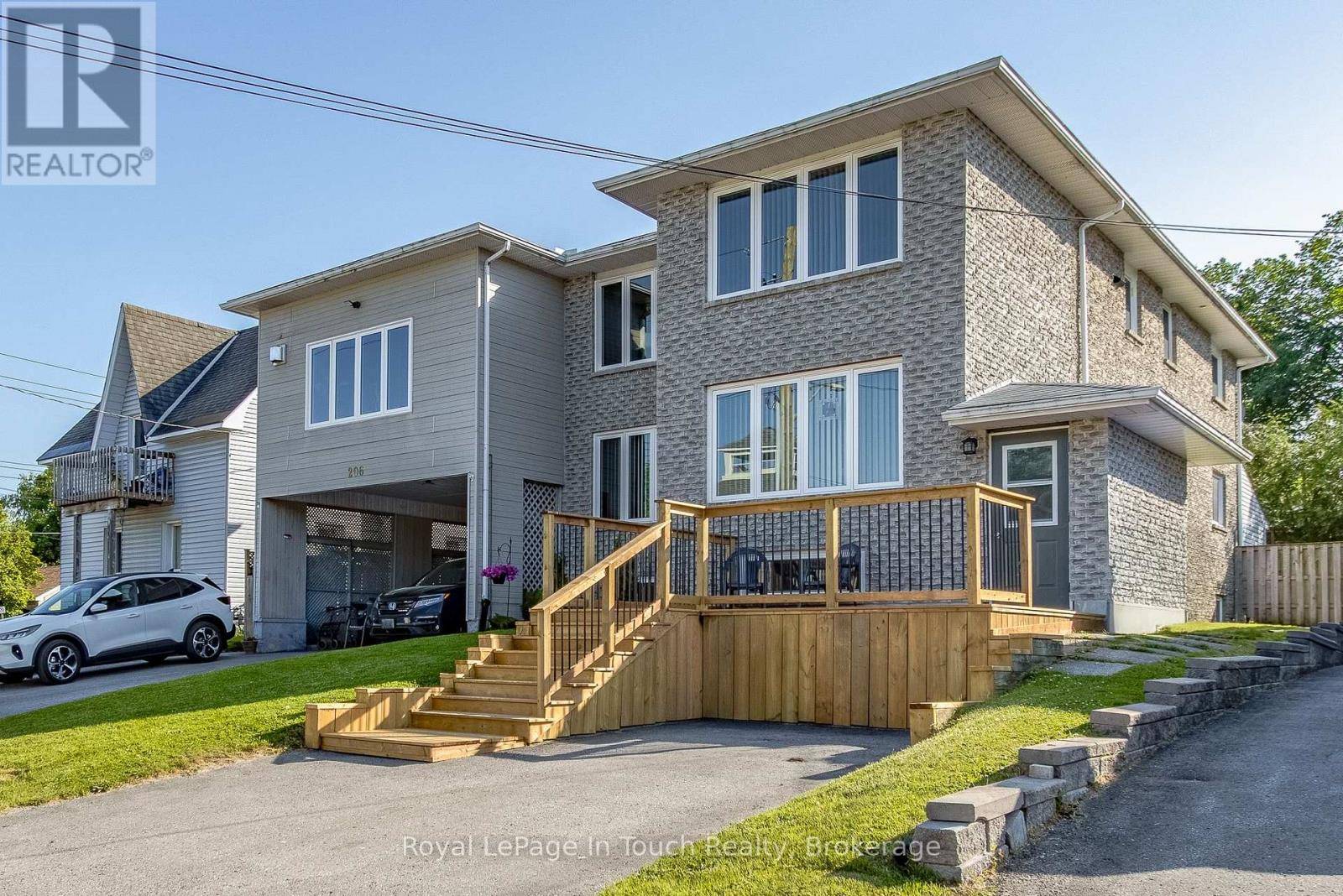Midland, ON L4R2T9,206 LINDSAY STREET