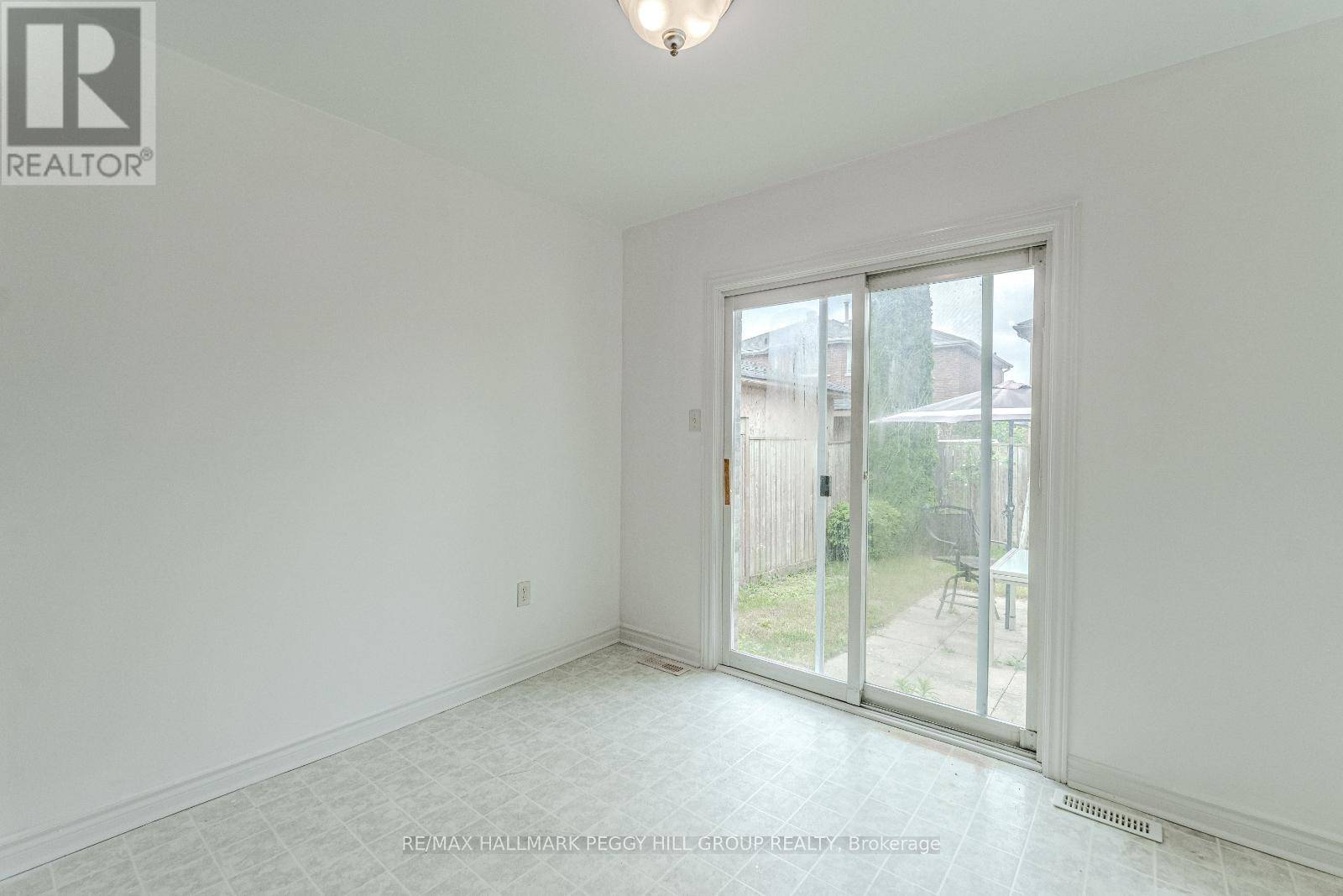 Barrie (edgehill Drive), ON L4N0P9,38 Reynolds LN #Upper Unit