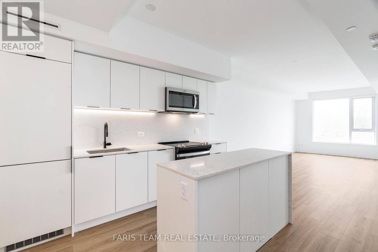 Collingwood, ON L9Y9E8,31 Huron ST #211