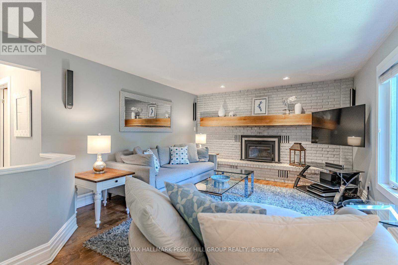 Springwater (anten Mills), ON L9X0C6,48 LAWRENCE AVENUE