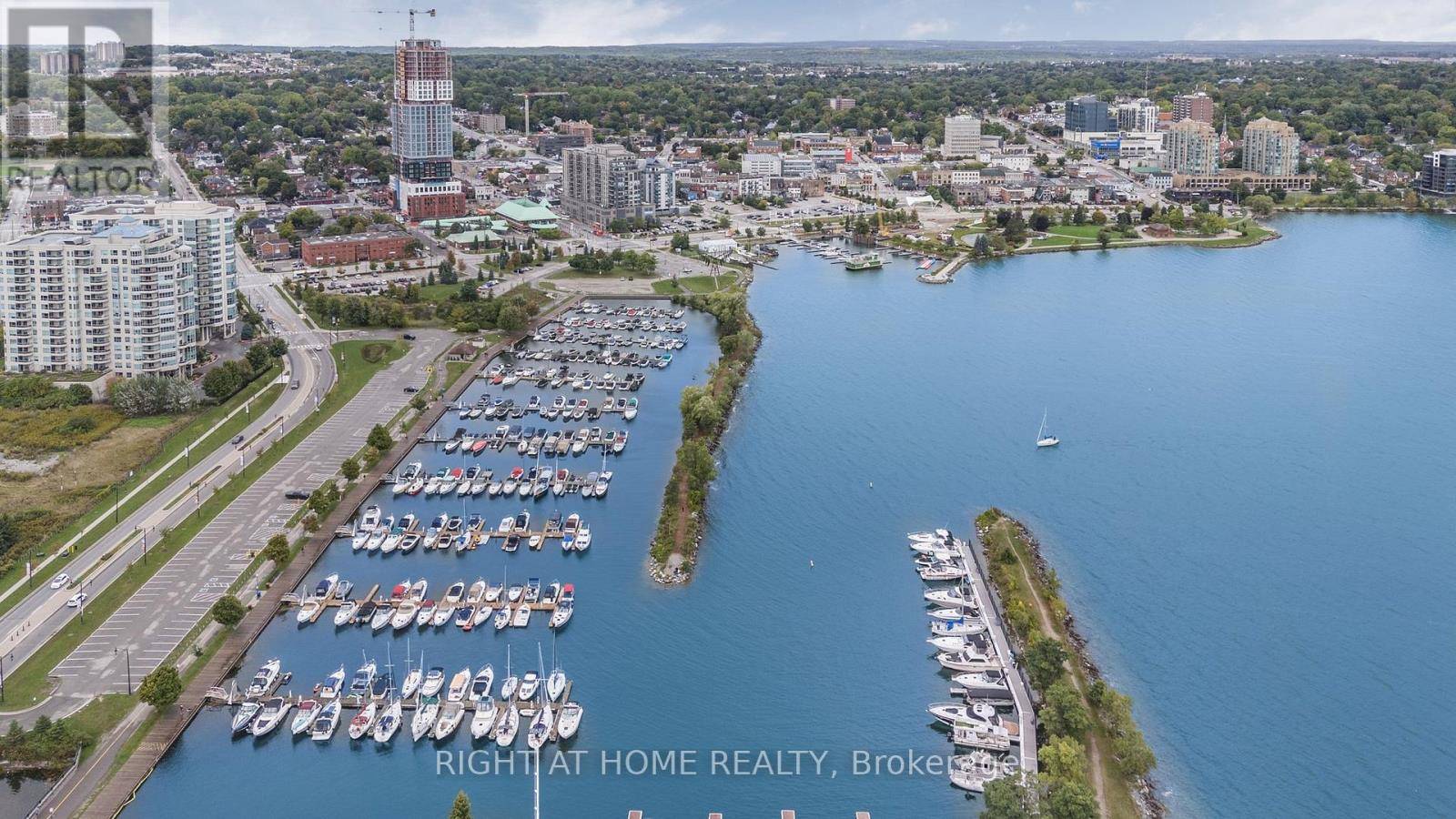 Barrie (lakeshore), ON L4N9R2,2 Toronto ST #401