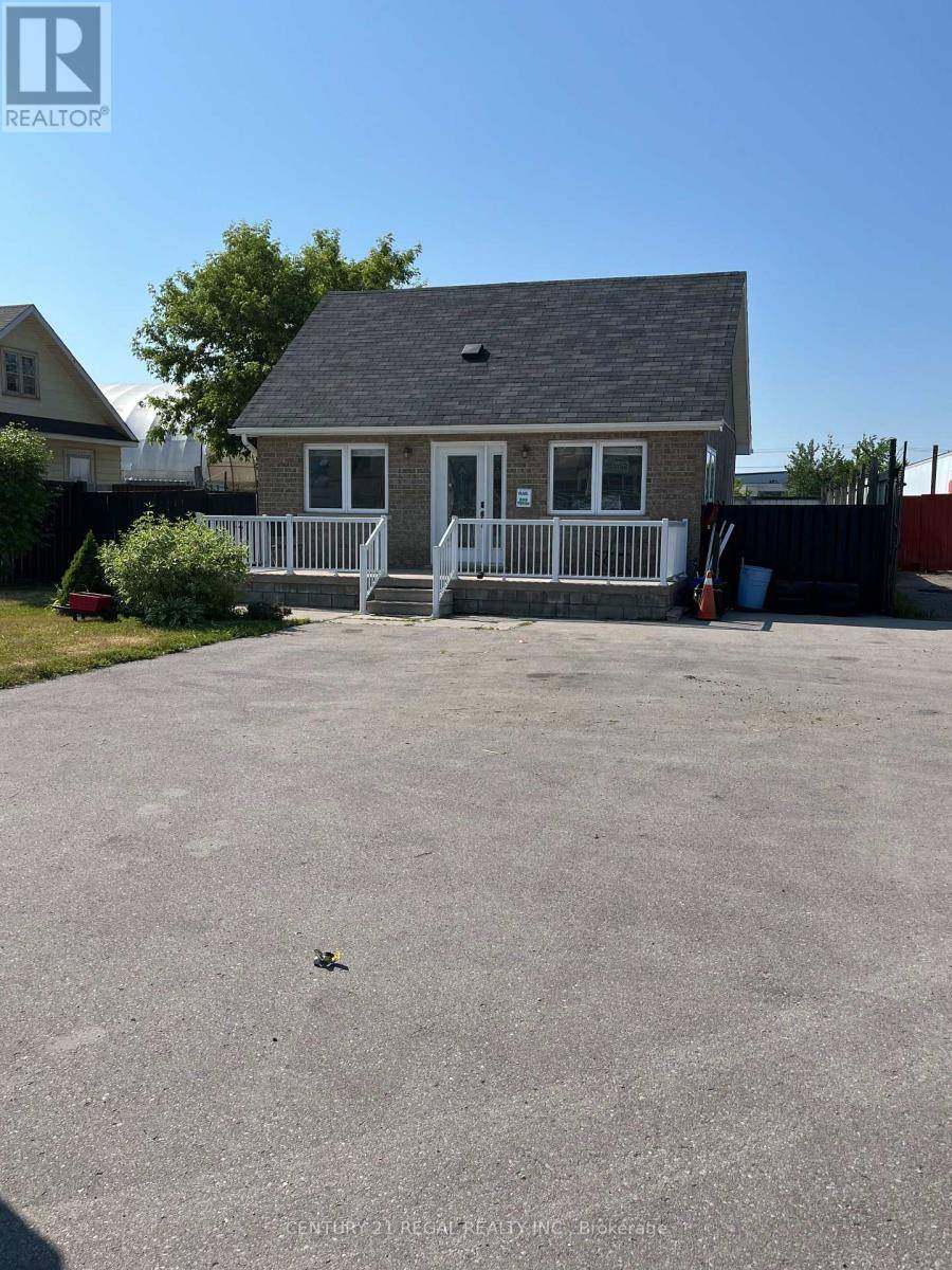 Barrie (0 North), ON L4N2N4,208 TIFFIN STREET