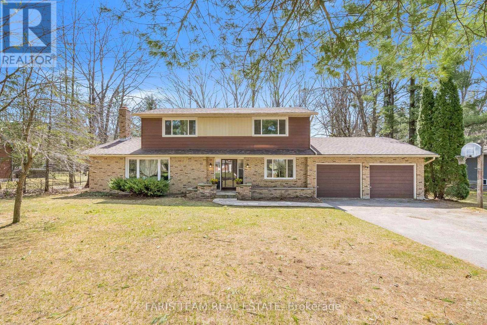 Springwater (anten Mills), ON L0L1Y2,15 LAWRENCE AVENUE