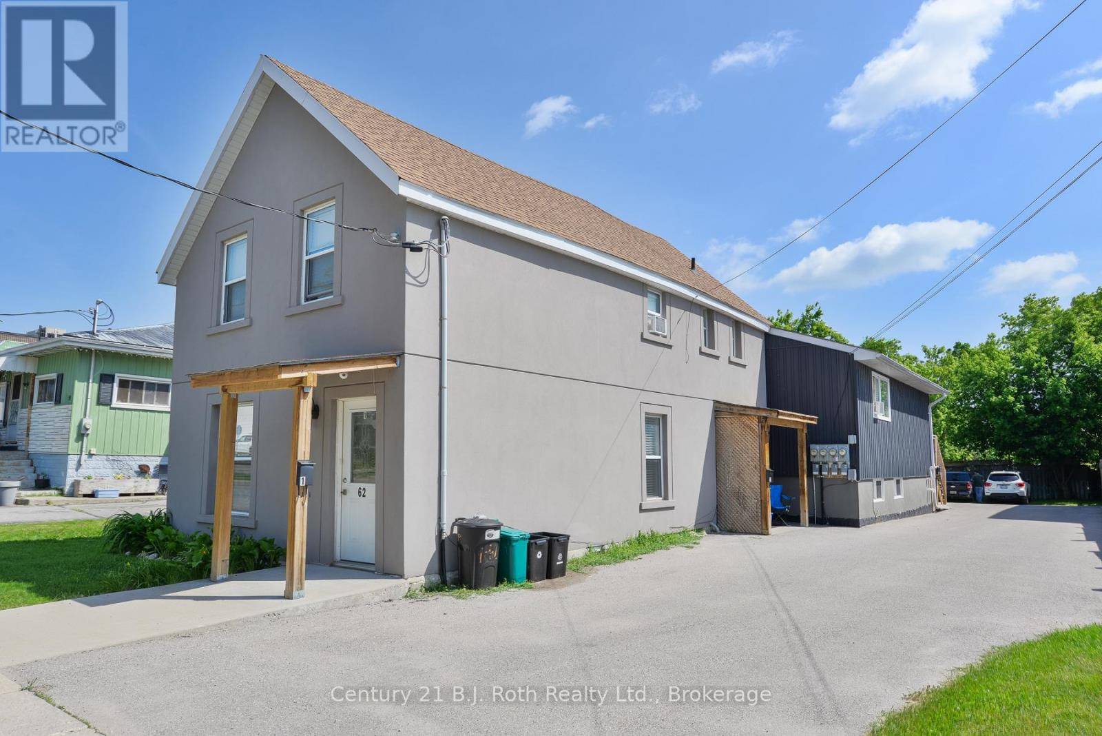 Orillia, ON L3V5P2,62 DUNLOP STREET