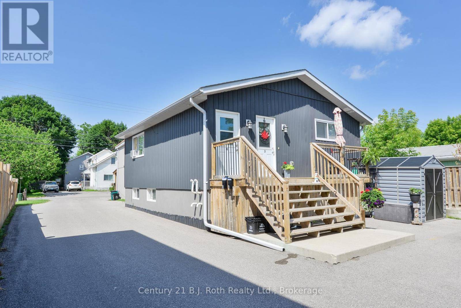 Orillia, ON L3V5P2,62 DUNLOP STREET