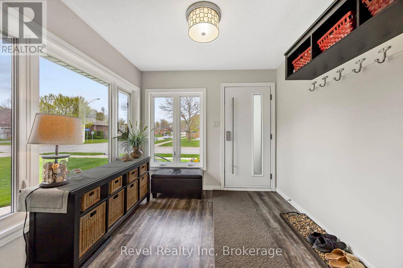 Midland, ON L4R5A7,894 MONTREAL STREET