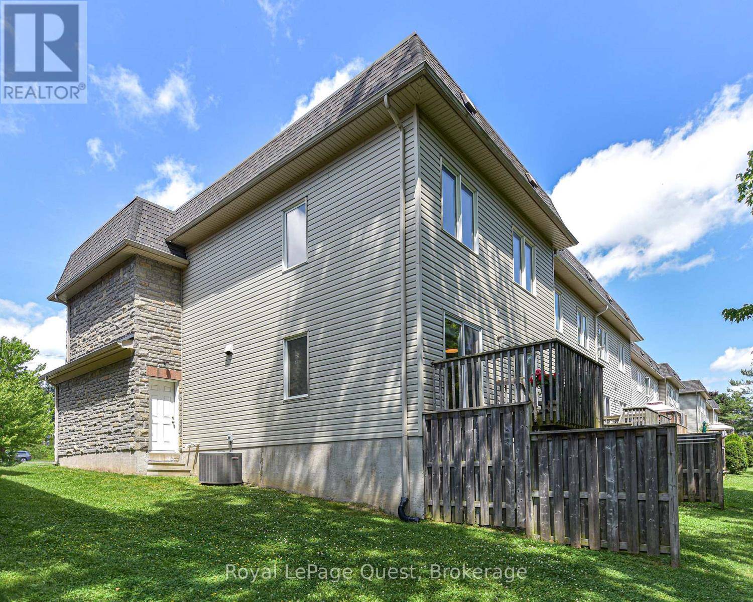 Orillia, ON L3V7E8,1020 MISSISSAGA STREET W