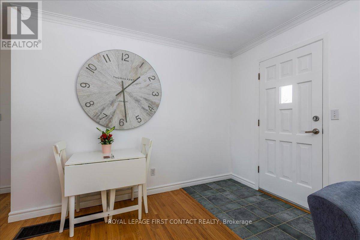 Collingwood, ON L9Y2Z2,591 OAK STREET