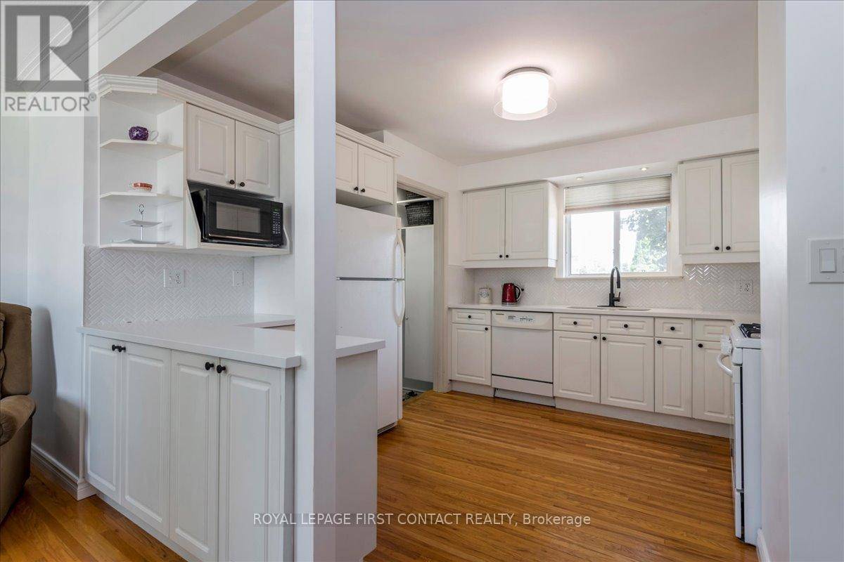 Collingwood, ON L9Y2Z2,591 OAK STREET