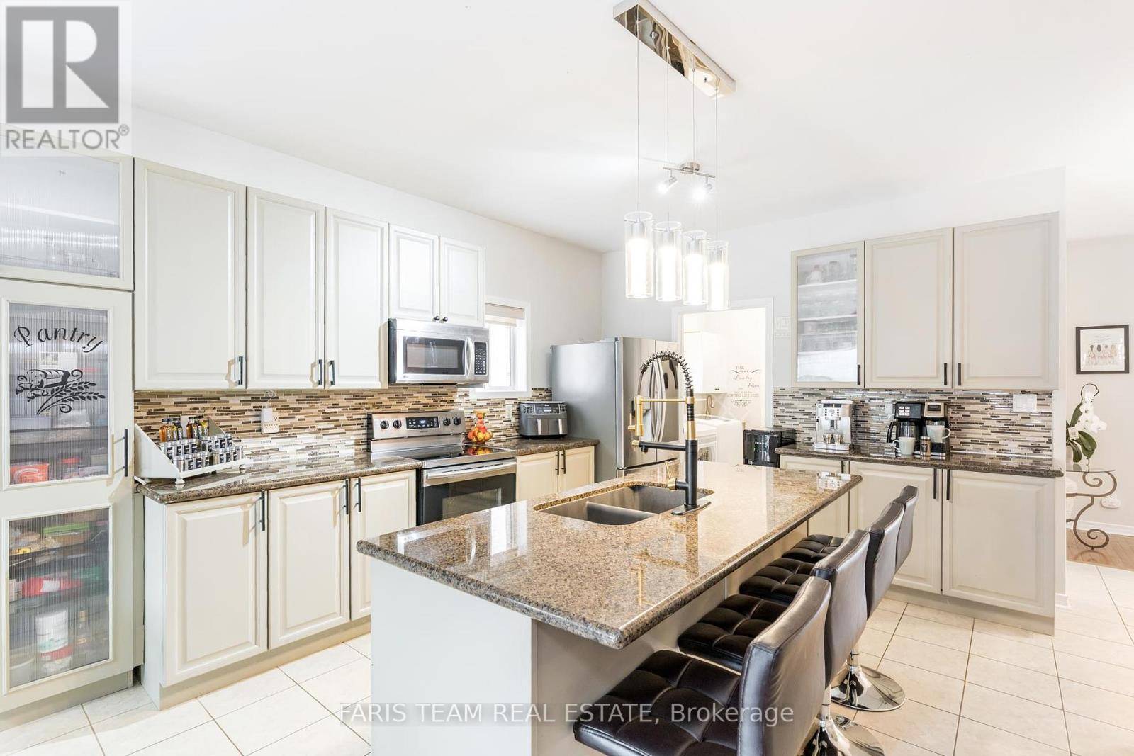 Barrie (innis-shore), ON L4M0A3,10 WESTMINSTER CIRCLE