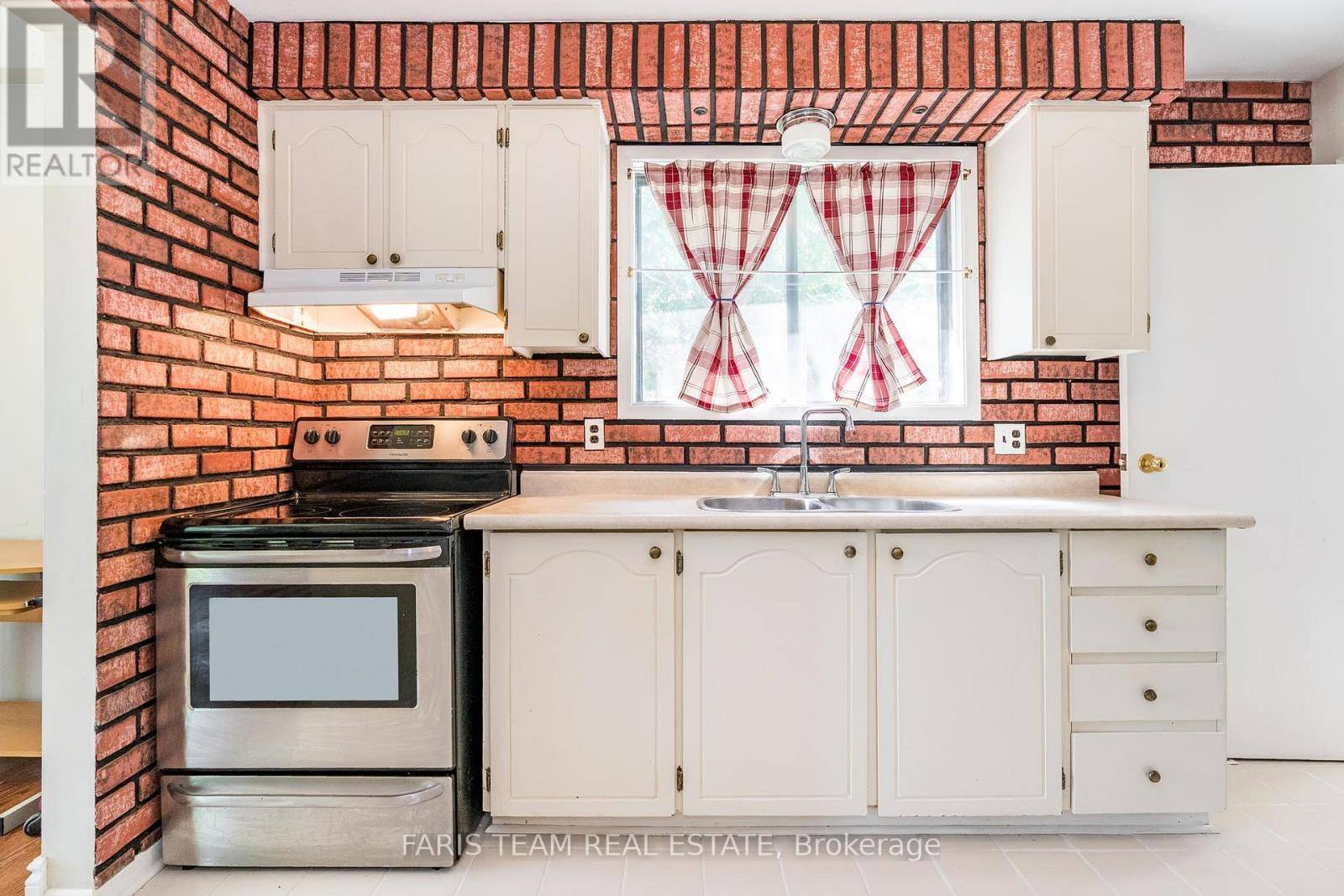 Midland, ON L4R4P5,1059 GLEN MHOR CRESCENT