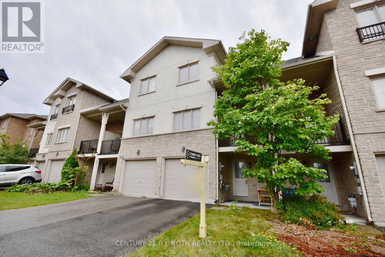 Barrie (east Bayfield), ON L4M0G2,175 Stanley ST #9