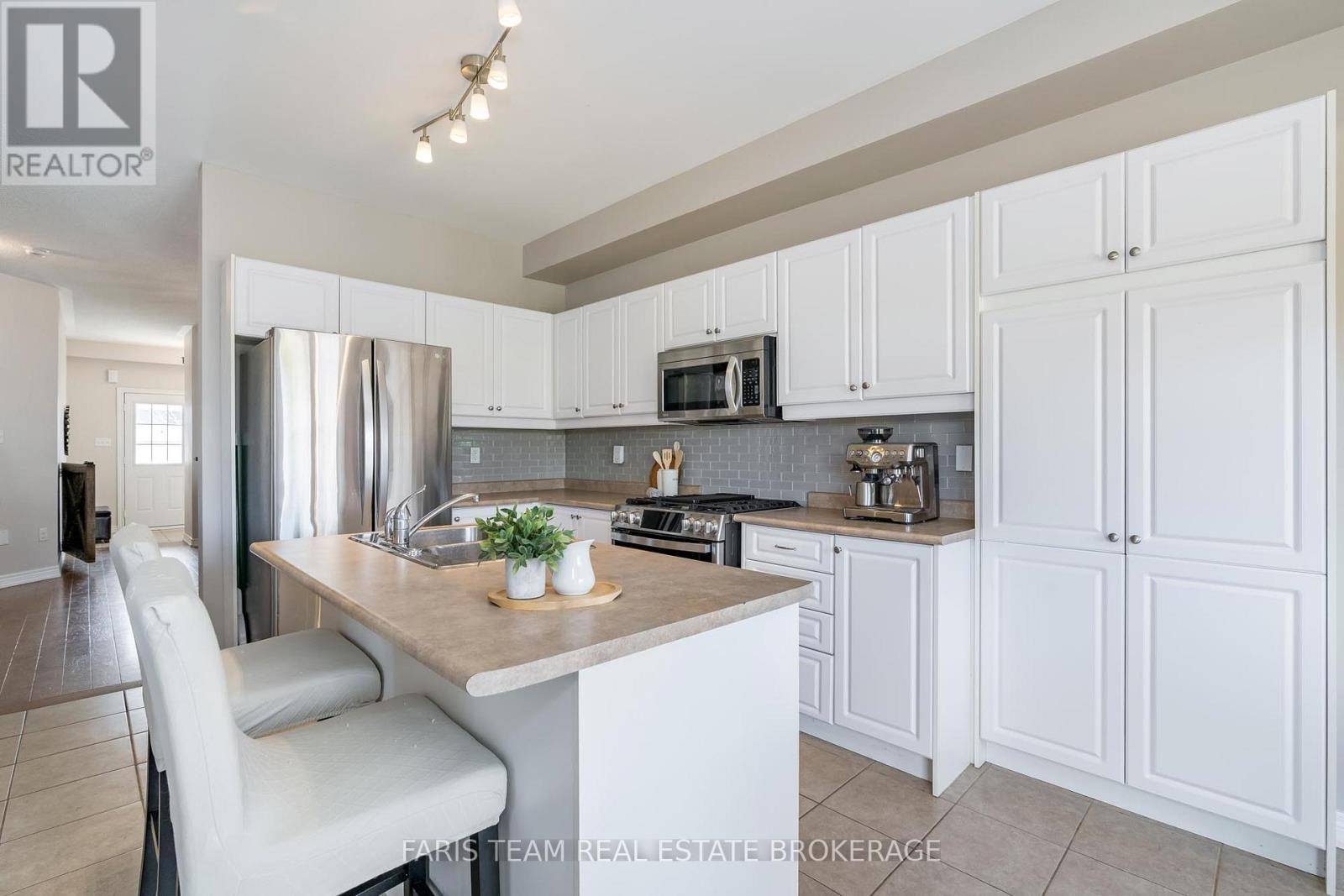 Collingwood, ON L9Y0X1,55 ROBERTSON STREET