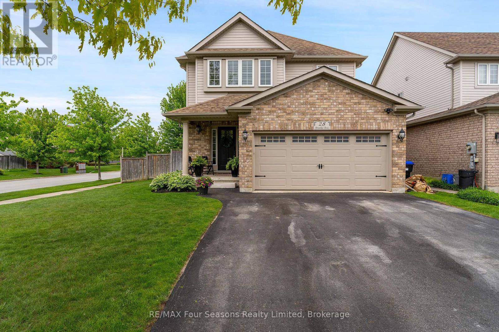Collingwood, ON L9Y5L2,28 BROOKE AVENUE