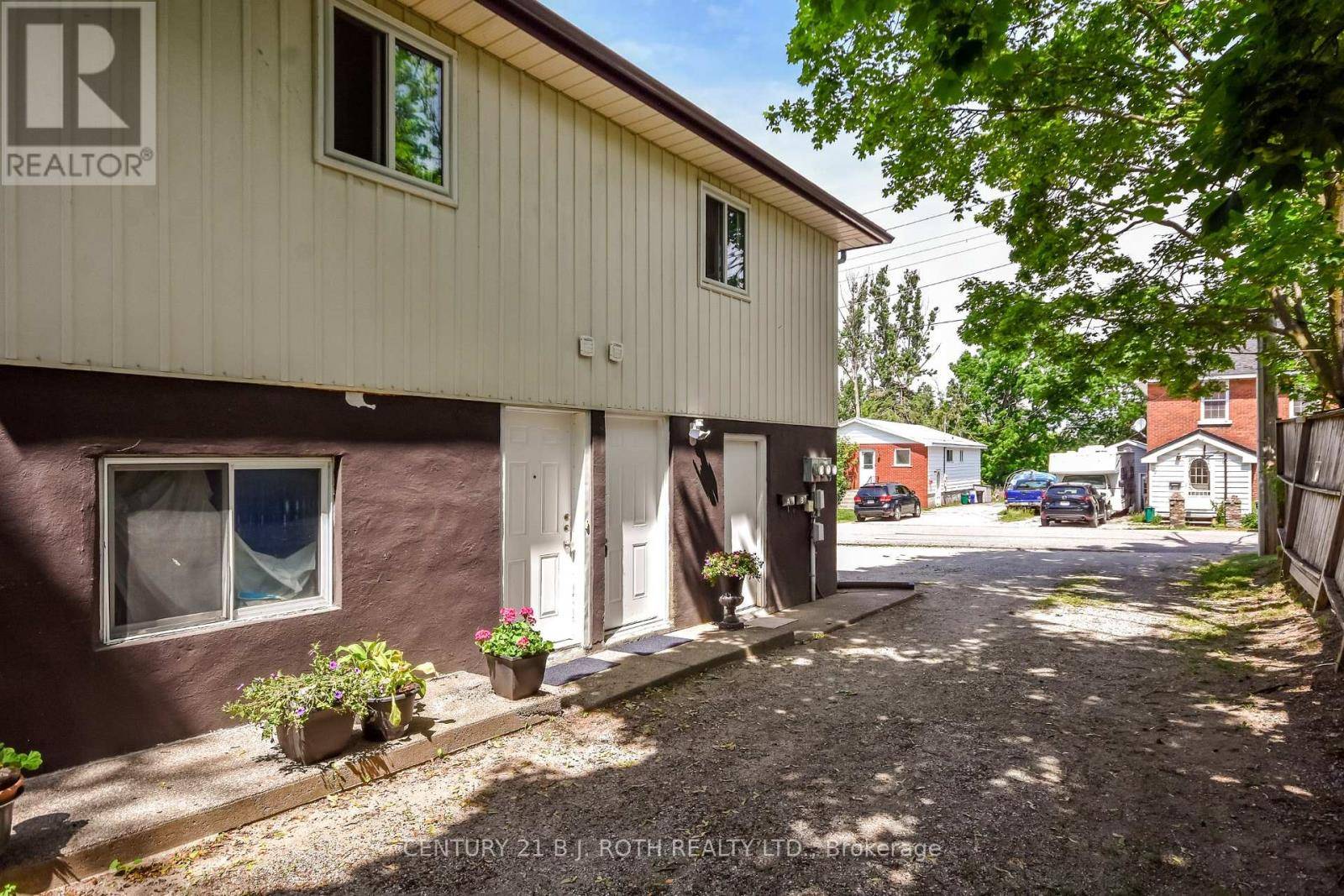 Orillia, ON L3V3T1,19 SOUTH STREET S