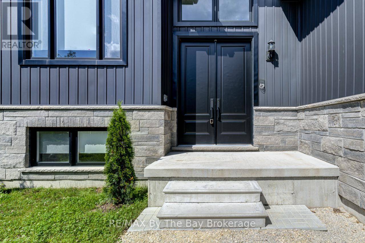 Collingwood, ON L9Y3Z1,93 SUMMER VIEW AVENUE