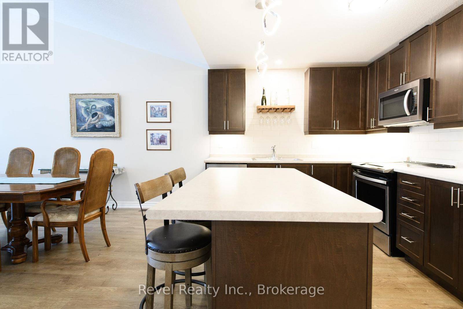 Wasaga Beach, ON L9Z0H8,22 IVY CRESCENT