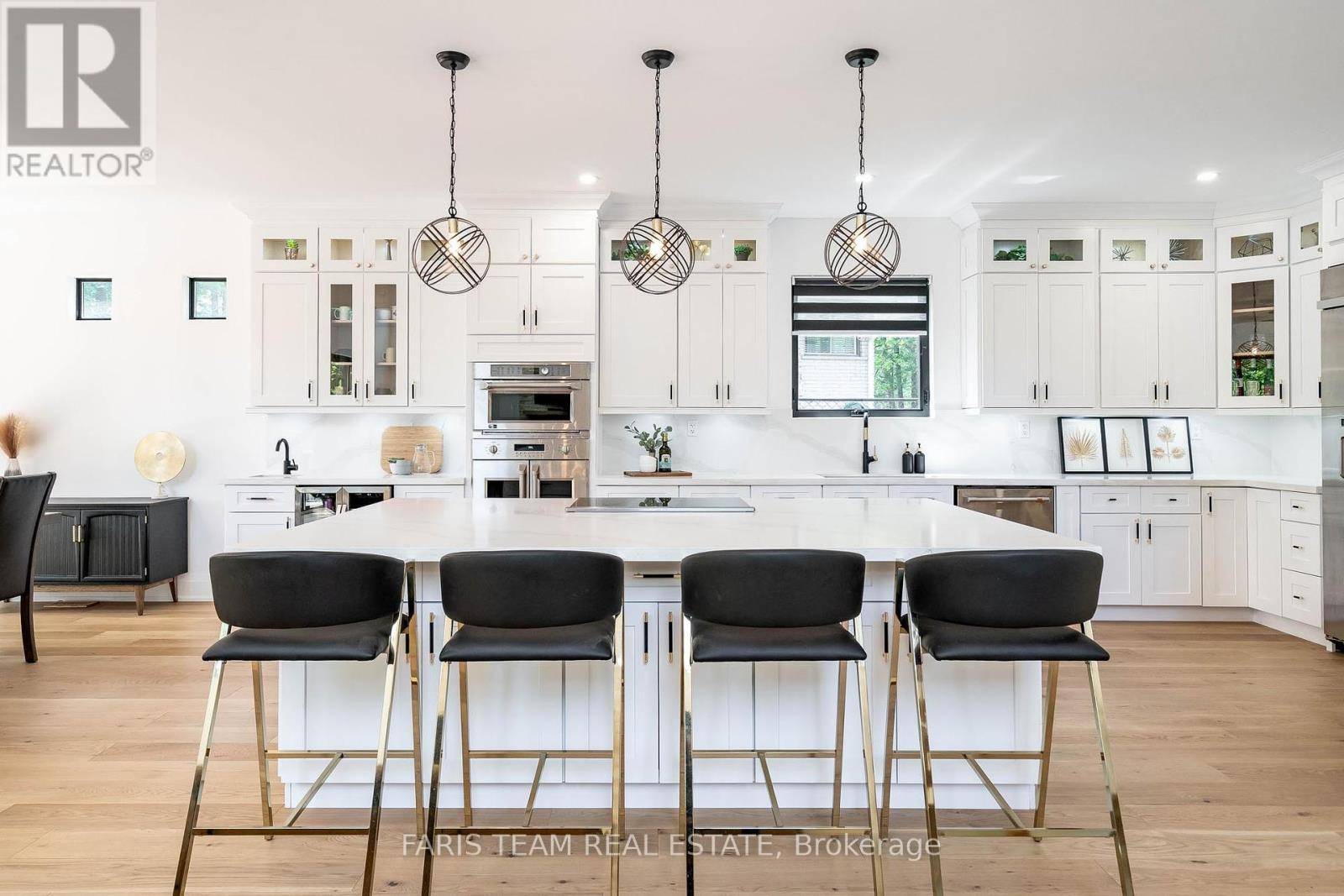 Wasaga Beach, ON L9Z2V4,183 WOODLAND DRIVE