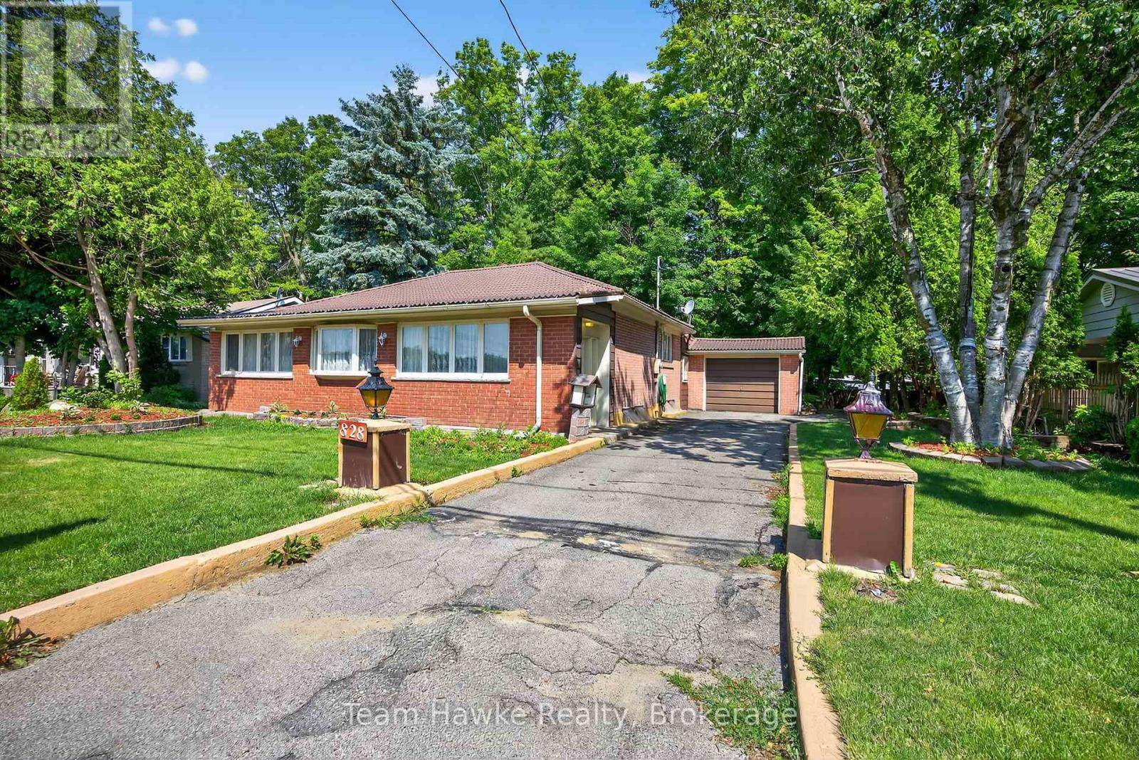 Midland, ON L4R1X6,828 HUGEL AVENUE