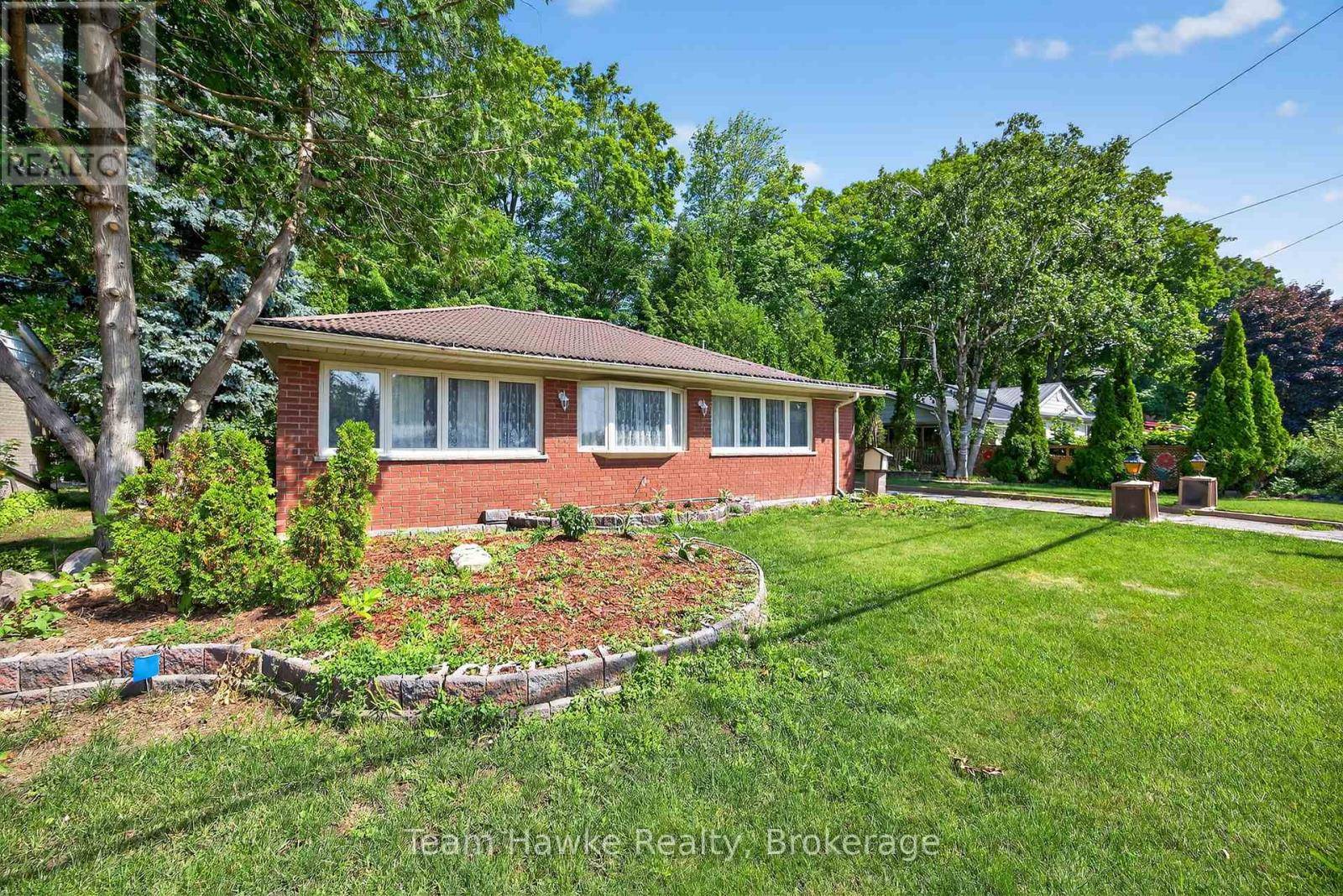 Midland, ON L4R1X6,828 HUGEL AVENUE