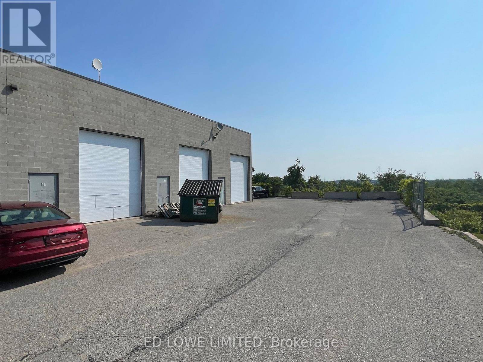 Barrie (0 East), ON L4N0B7,647 WELHAM RD #18/19