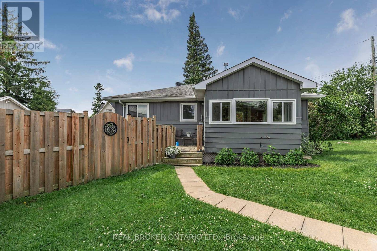 Oro-medonte (hawkestone), ON L0L1T0,23 OWEN ROAD
