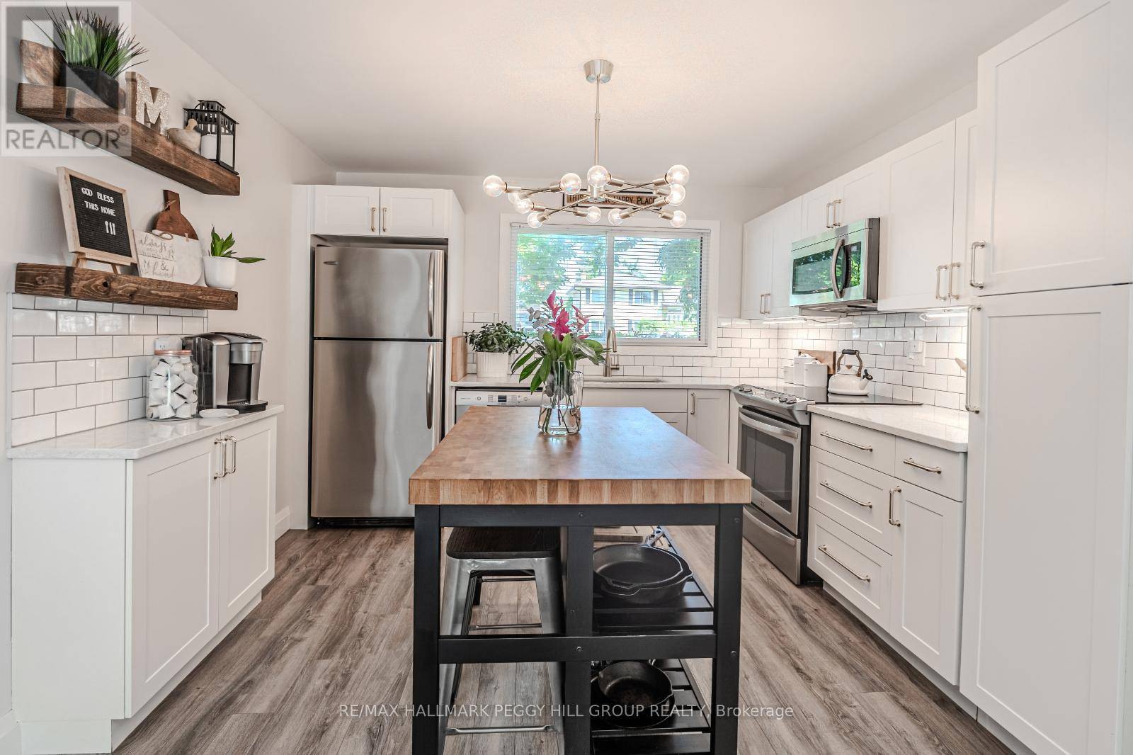 Barrie (wellington), ON L4M2W8,45 OTTAWAY AVENUE