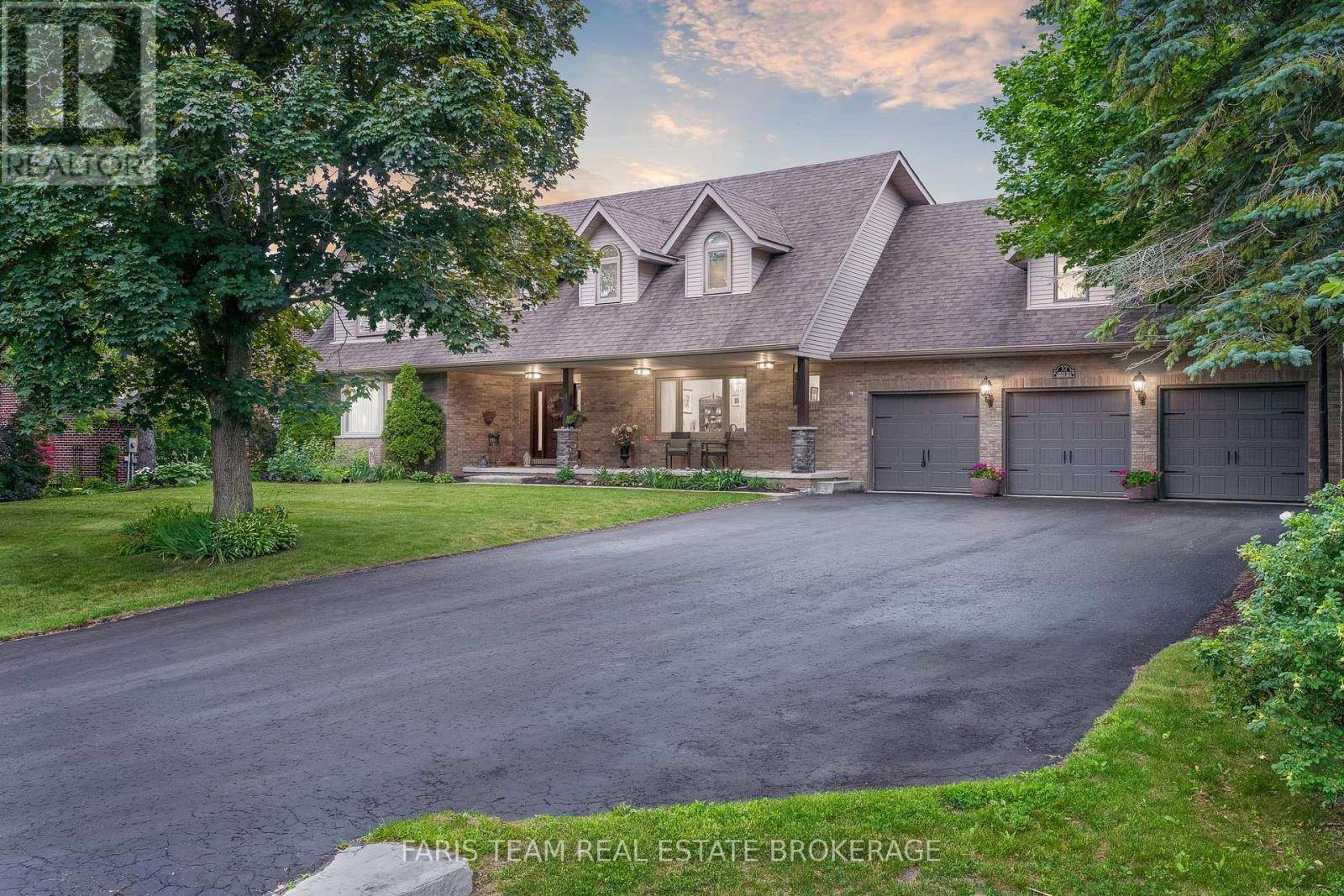 Springwater (midhurst), ON L9X0N8,32 CAIRNS BOULEVARD
