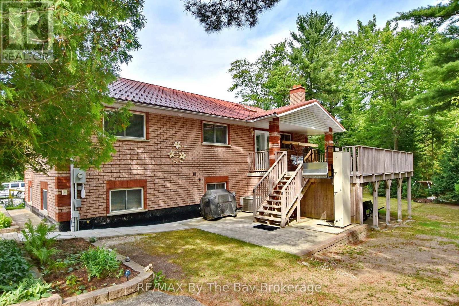 Wasaga Beach, ON L9Z2M8,106 DEERBROOK DRIVE