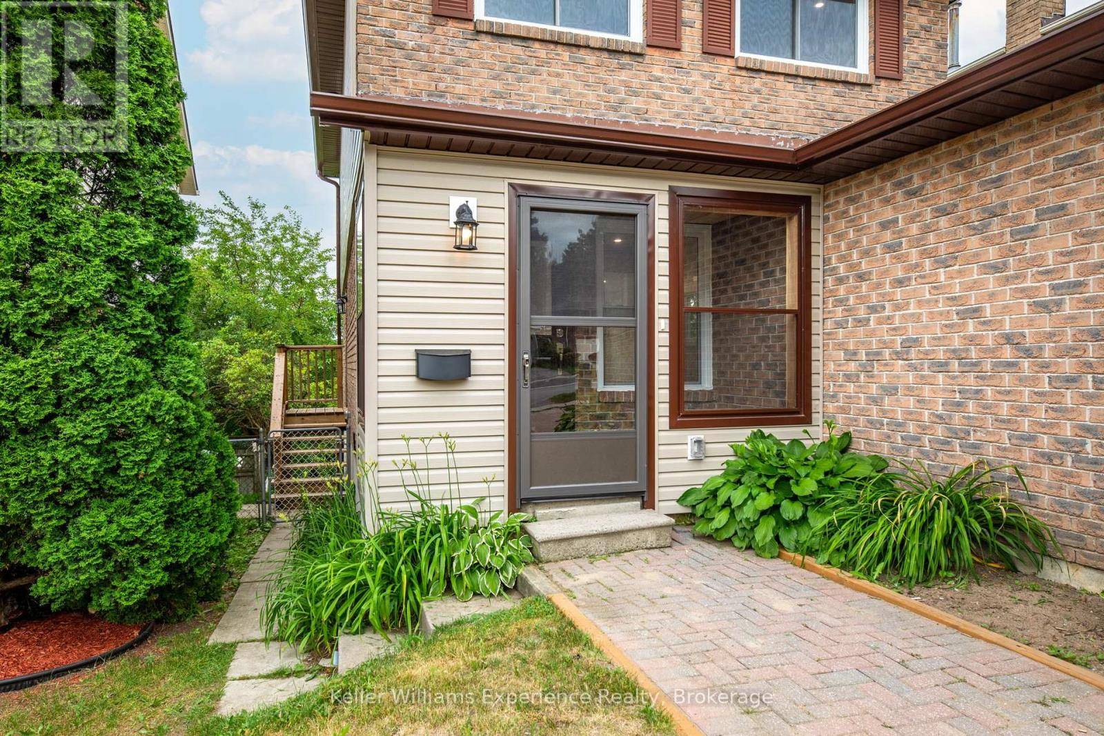 Barrie (letitia Heights), ON L4N5L5,20 FOX RUN