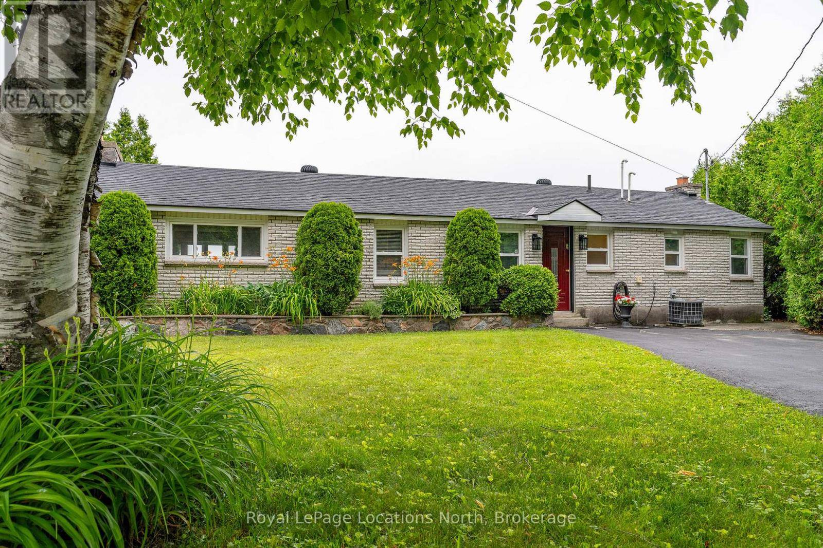 Collingwood, ON L9Y3Z1,25 ST CLAIR STREET