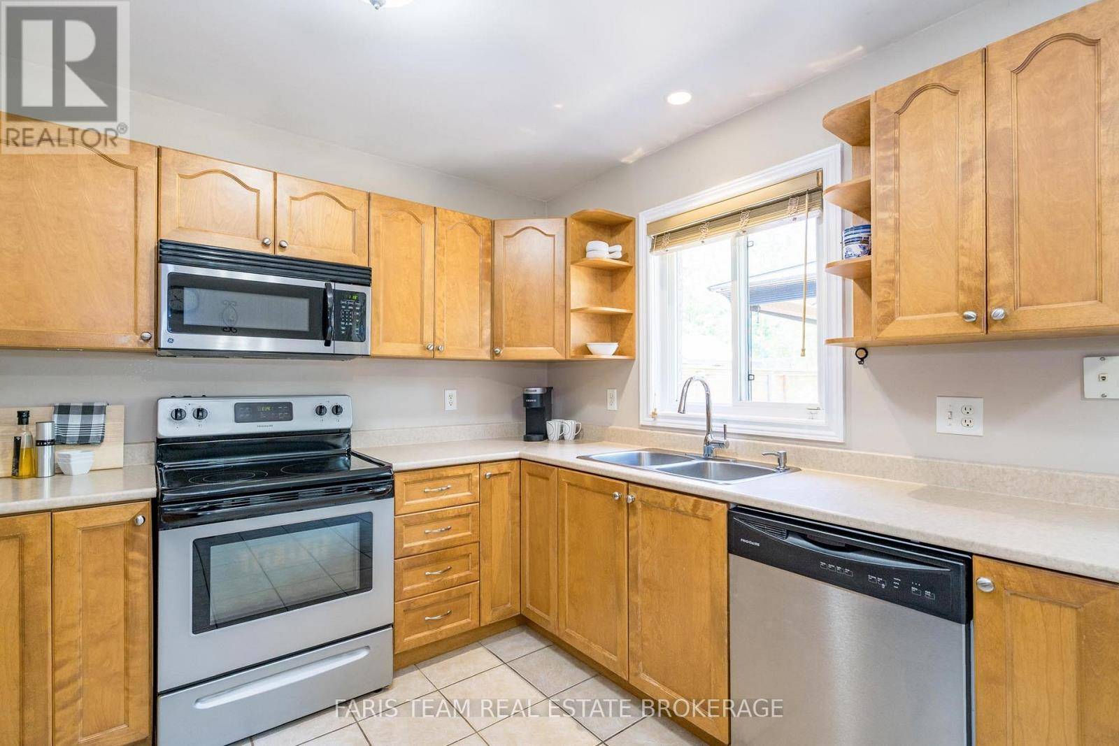 Barrie (sandy Hollow), ON L4N9X4,290 EDGEHILL DRIVE