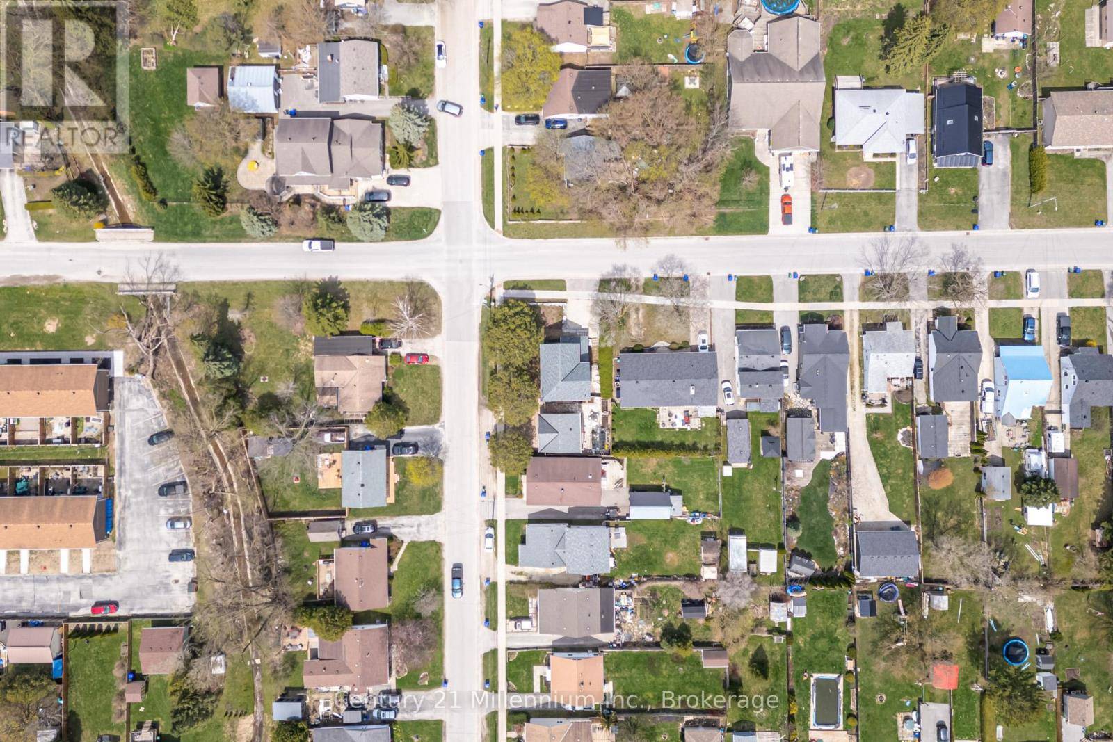 Collingwood, ON L9Y2W4,439 BIRCH STREET