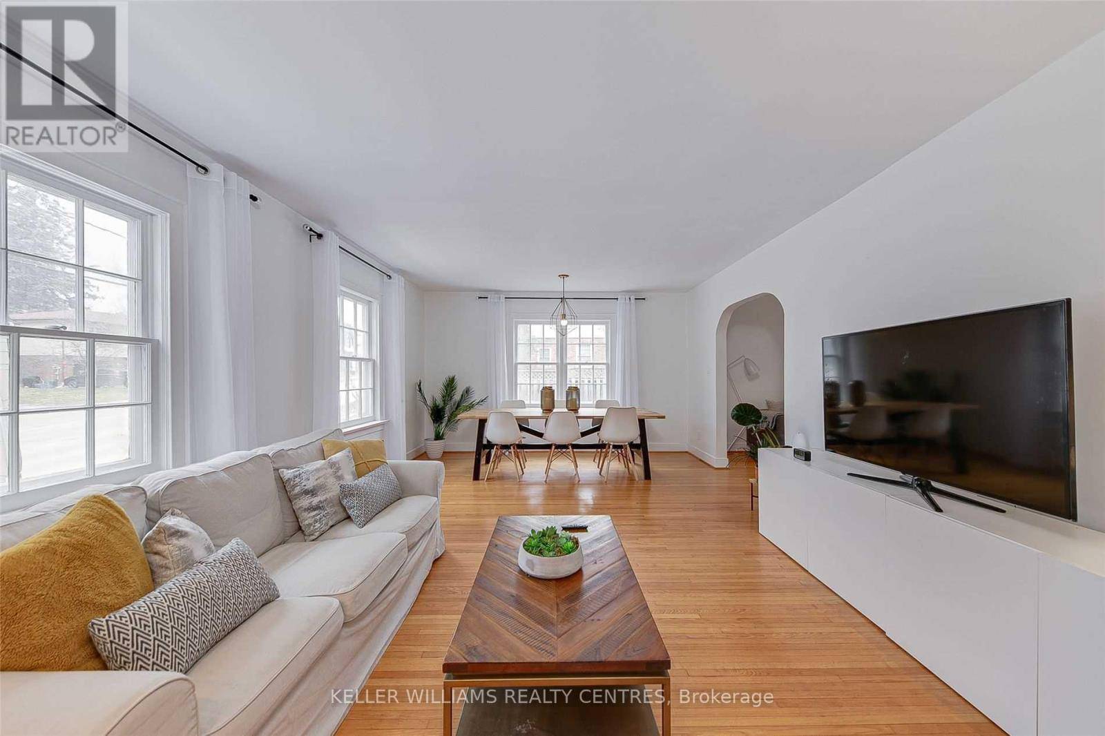 Barrie (codrington), ON L4M2C3,77 WELLINGTON STREET E