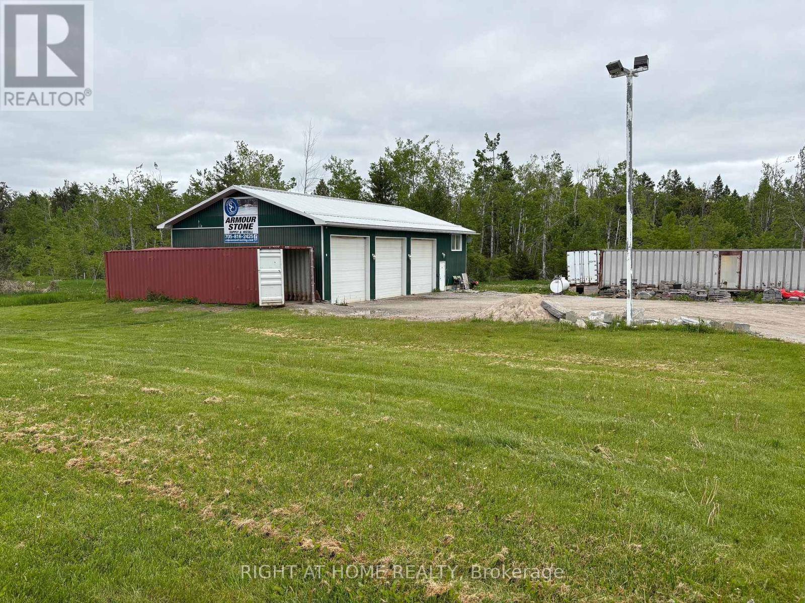 Oro-medonte, ON L4M4Y8,1013 PENETANGUISHENE ROAD