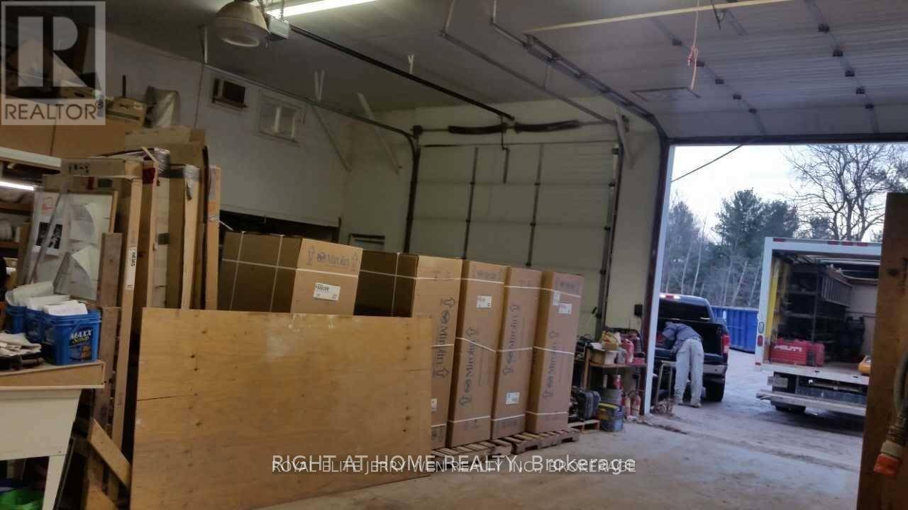 Oro-medonte, ON L4M4Y8,1013 PENETANGUISHENE ROAD