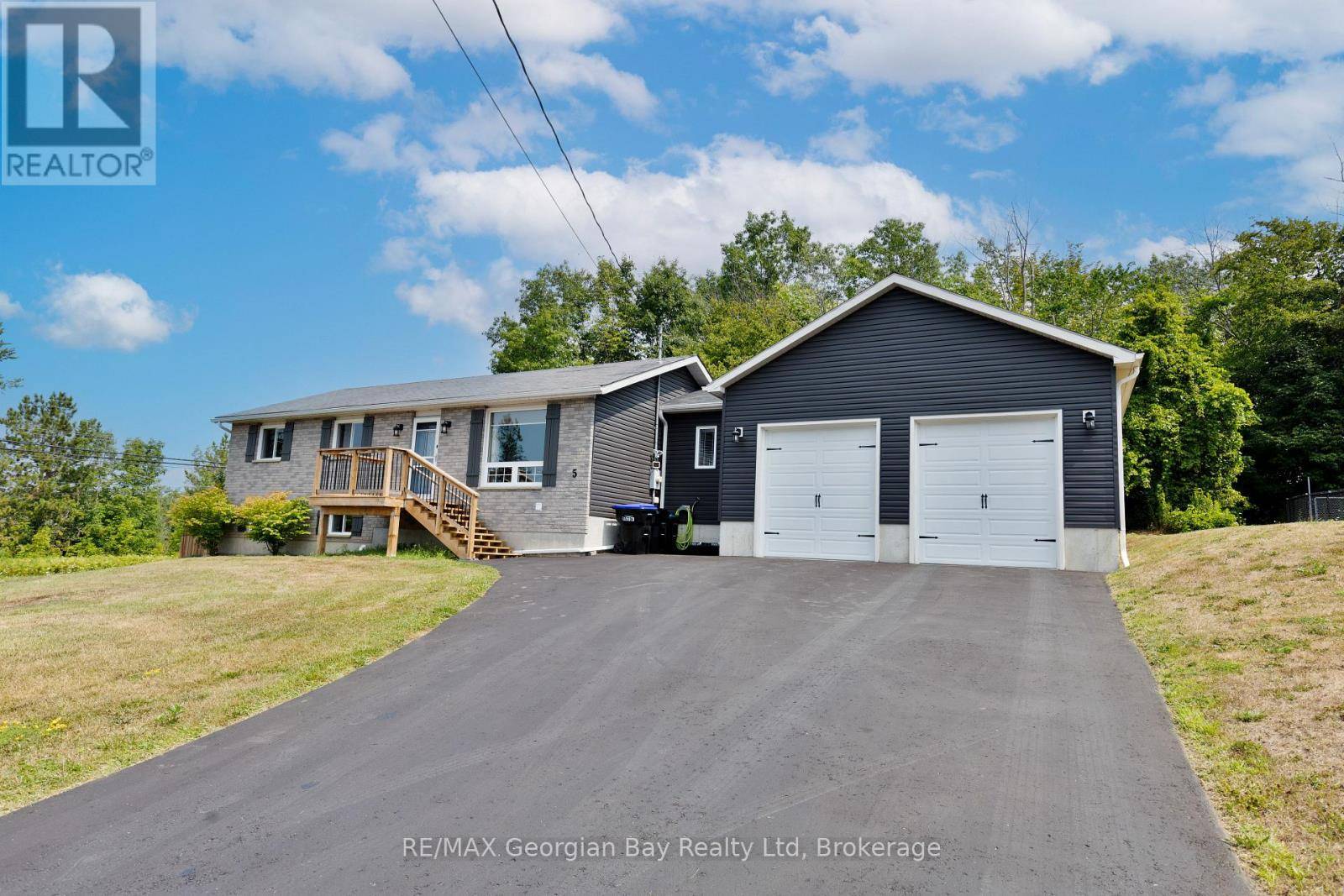 Tay (port Mcnicoll), ON L0K1R0,5 EASTON AVENUE