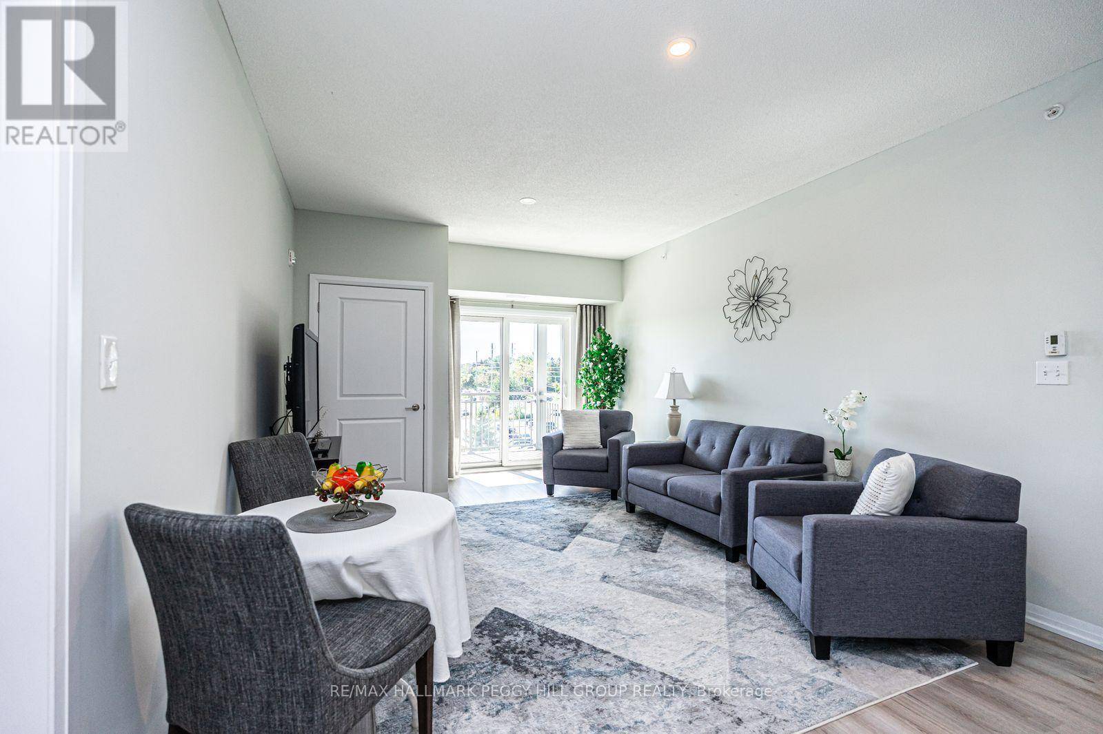 Barrie (little Lake), ON L4M0K8,295 Cundles RD East #404