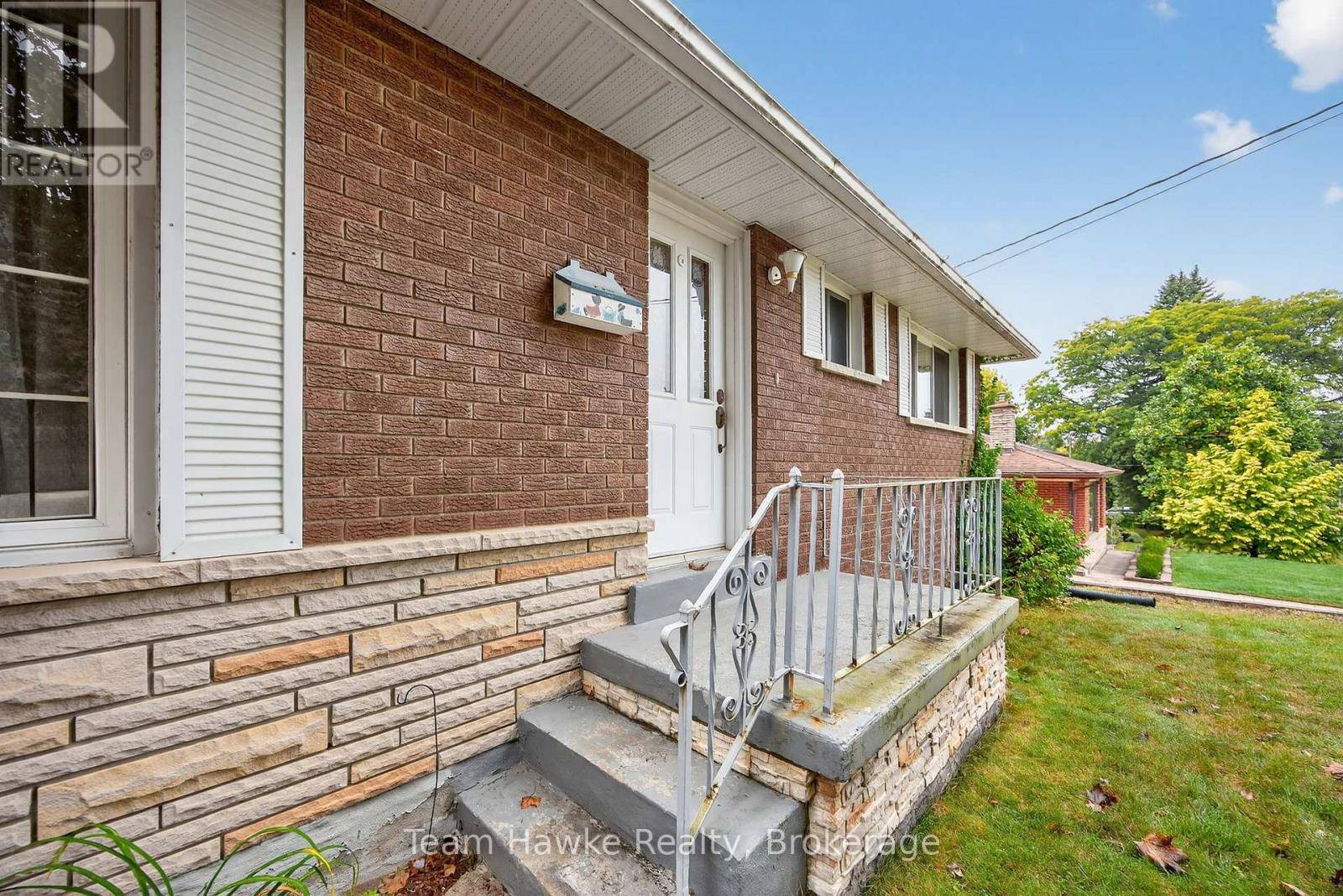 Midland, ON L4R3B6,558 RUSSELL STREET