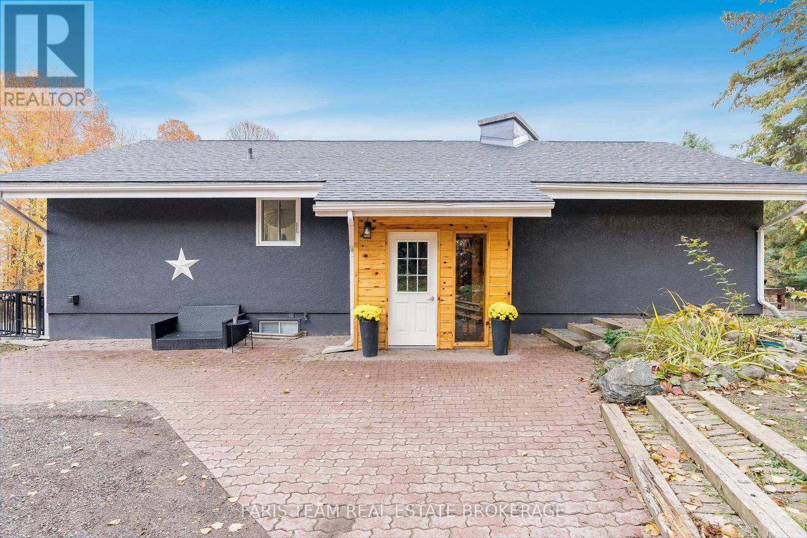 Oro-medonte, ON L0K1E0,4328 LINE 8 N