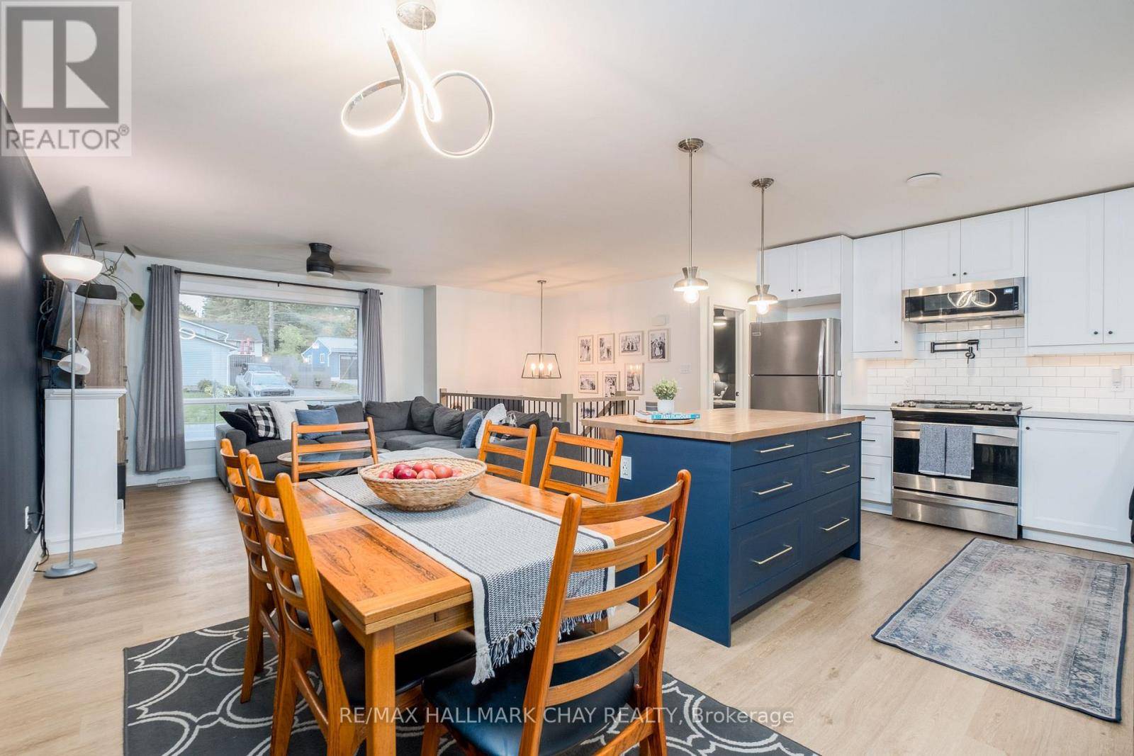 Orillia, ON L3V4A8,8 FIRST STREET