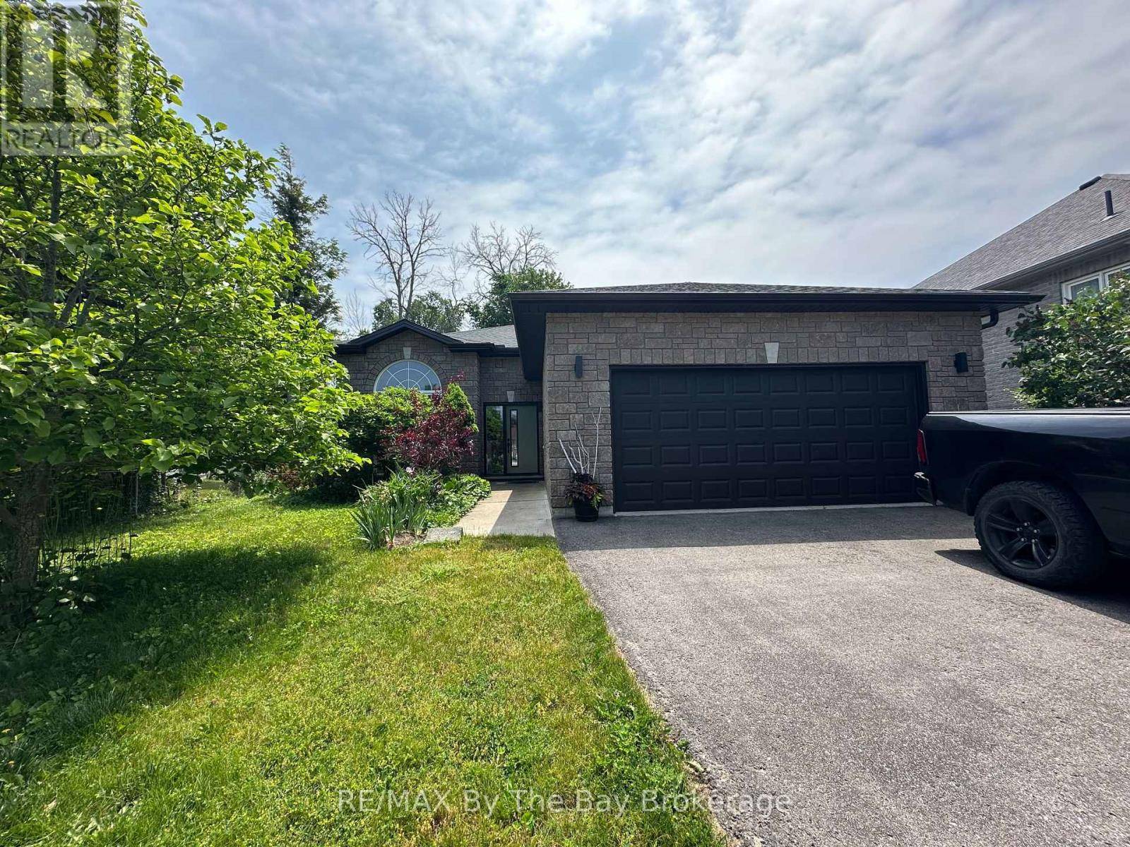 Wasaga Beach, ON L9Z1H6,4 WOODSIDE COURT