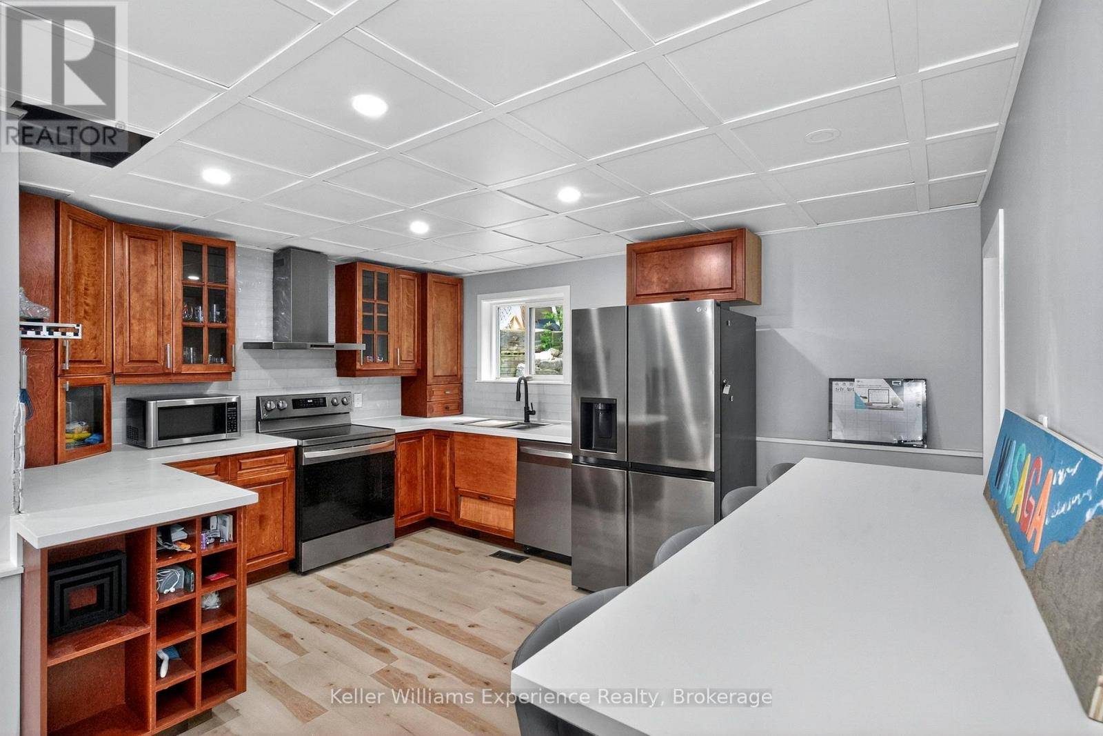 Tay (port Mcnicoll), ON L0K1R0,452 BRODERICK STREET