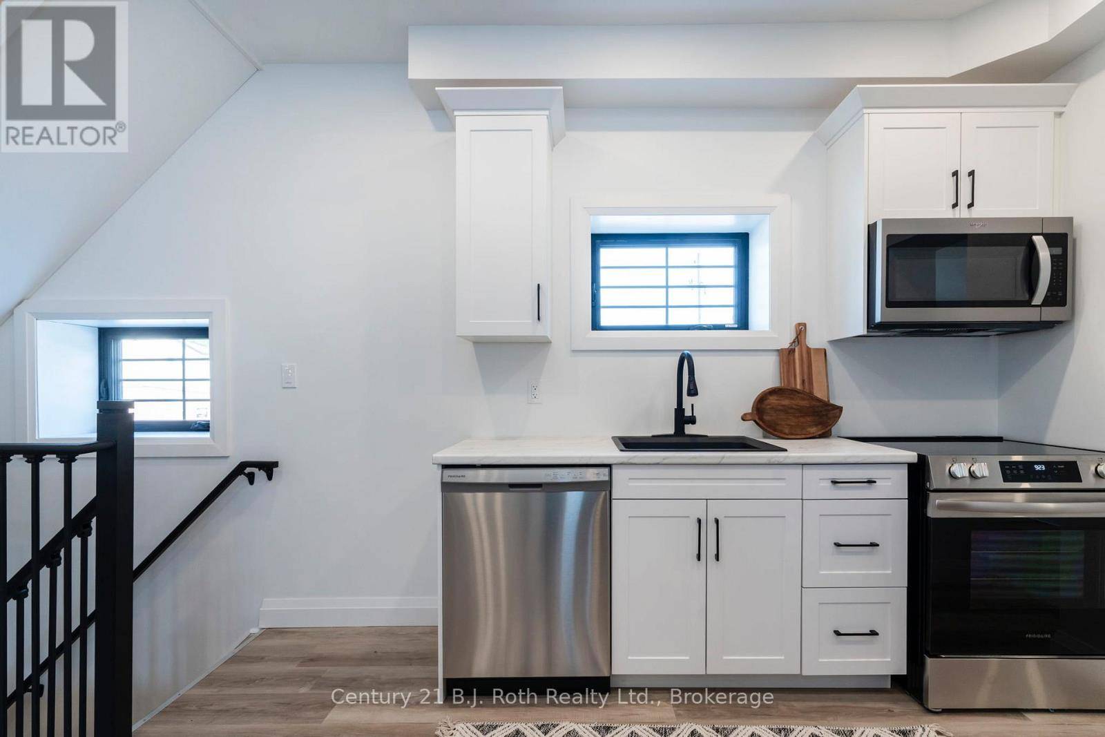 Midland, ON L4R3P3,339 FIRST STREET