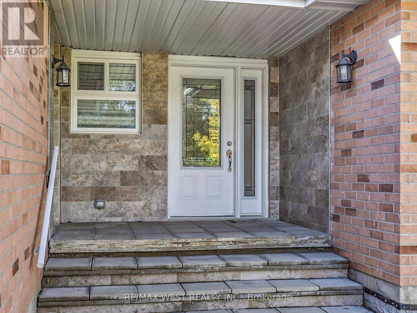 Barrie (wellington), ON L4M4A1,292 ST VINCENT STREET