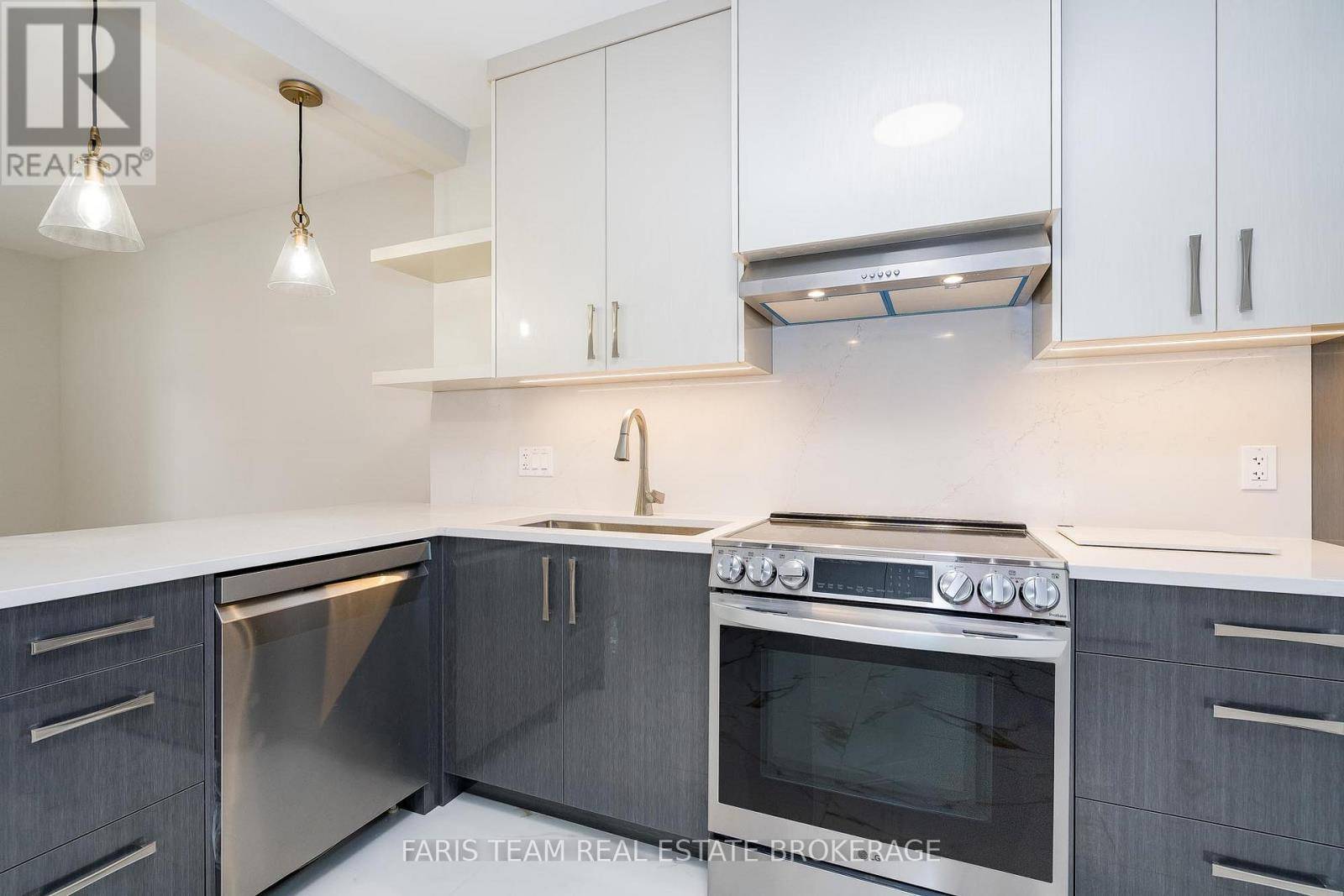 Midland, ON L4R3H9,409 QUEEN STREET