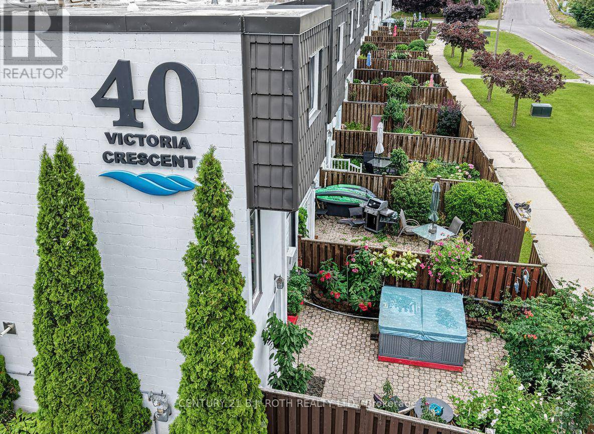 Orillia, ON L3V6N6,40 VICTORIA CRES #15