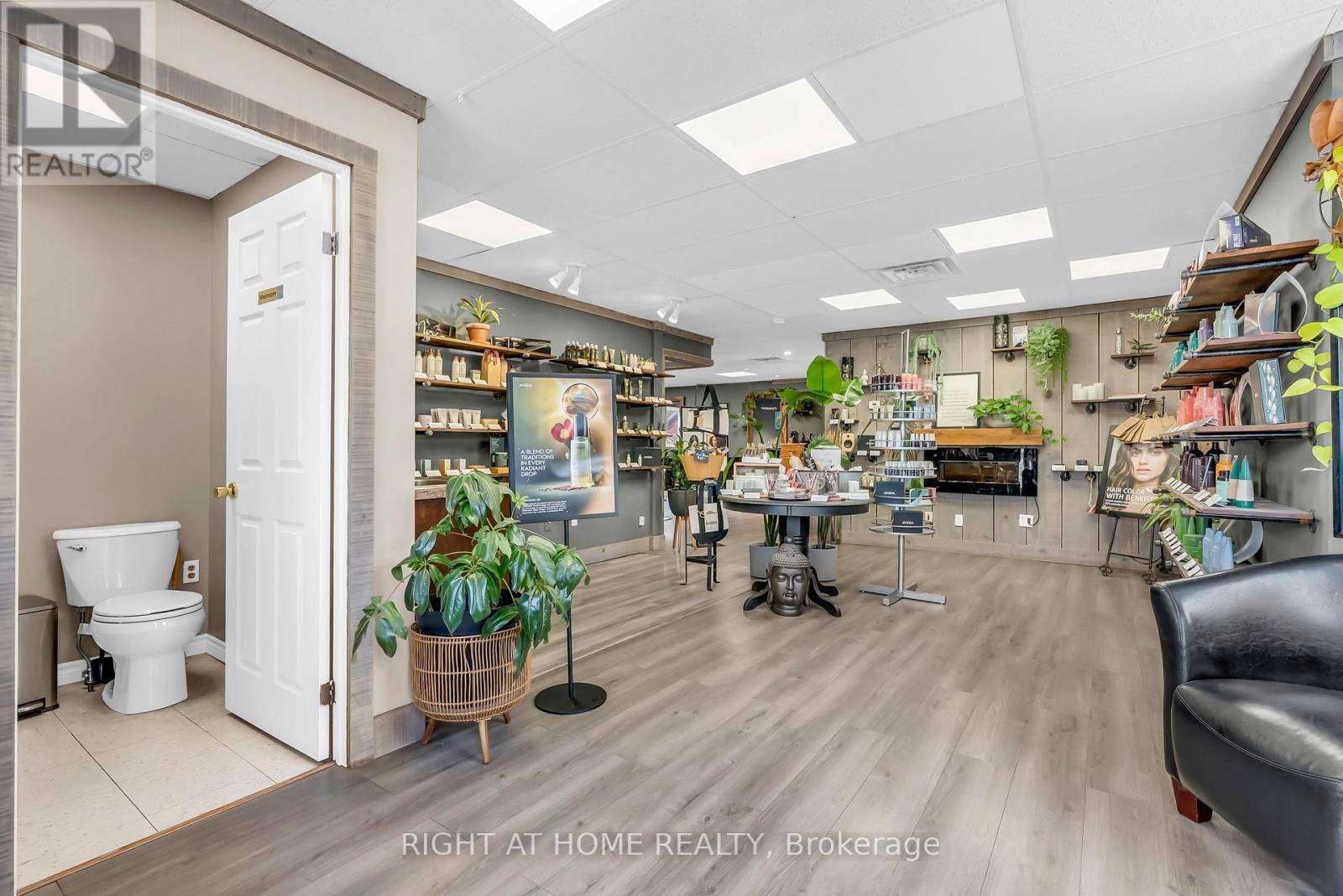 Orillia, ON L3V4T5,32 MATCHEDASH STREET N