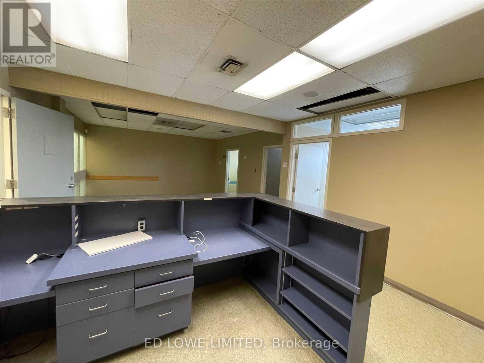 Barrie (queen's Park), ON L4N1L2,121 Wellington ST West #115